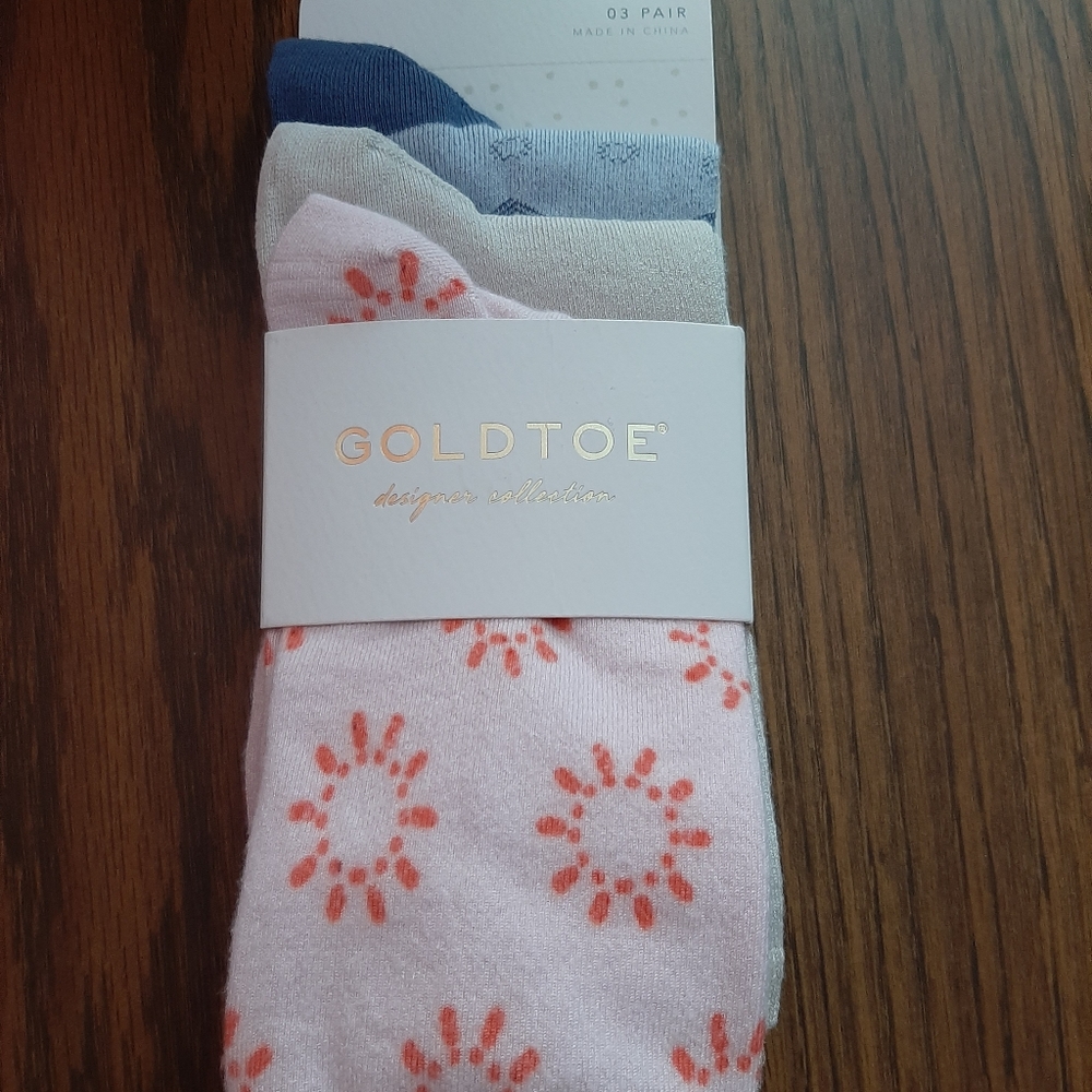 💜2/$15 or 4/$25 Gold toe designer collection 3 pack socks